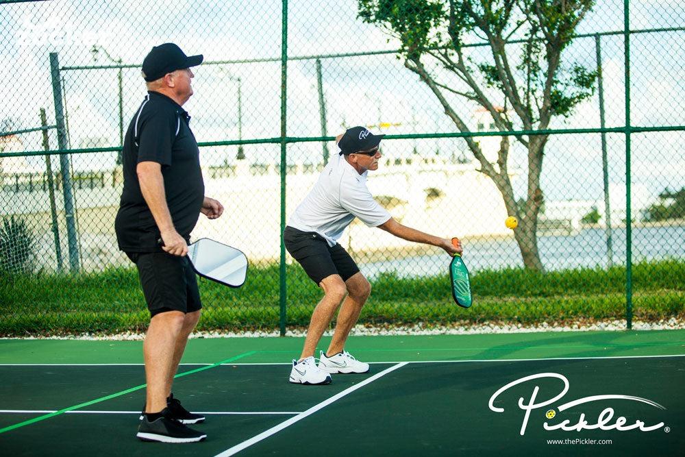 cach-thuc-hien-cu-lob-bong-pickleball