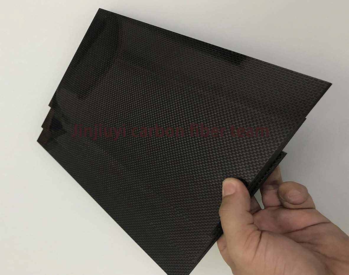 chat-lieu-T700-carbon-fiber