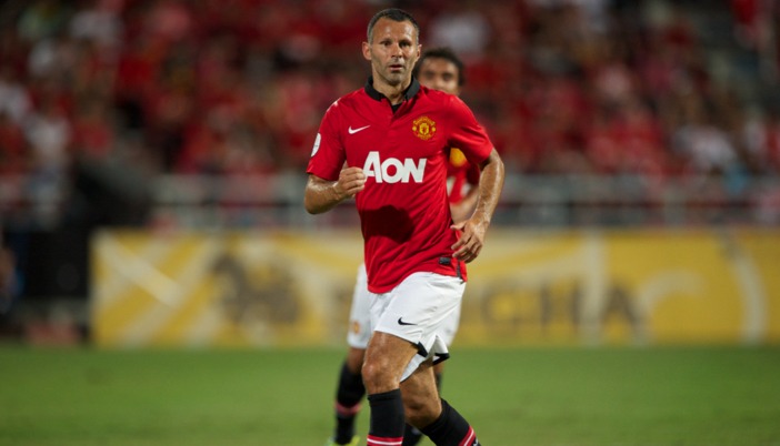 chay-canh-trong-bong-da-2