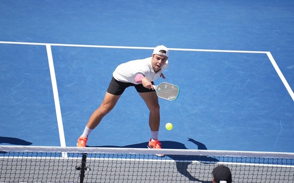 cu-Backhand-Roll-cua-Ben-Johns
