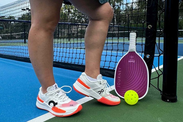 di-giay-pickleball-chuan-co-khac-biet