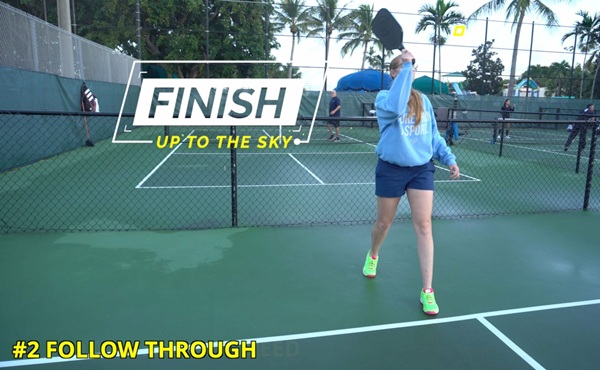 huong-dan-lob-serve-pickleball-2