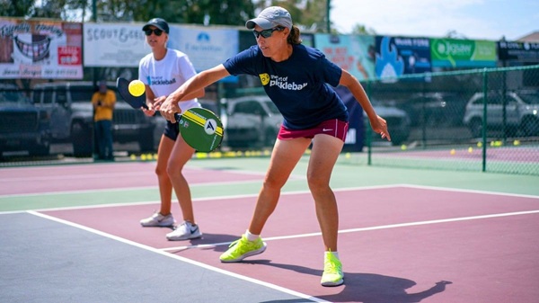 ky-thuat-Backhand-Roll-3