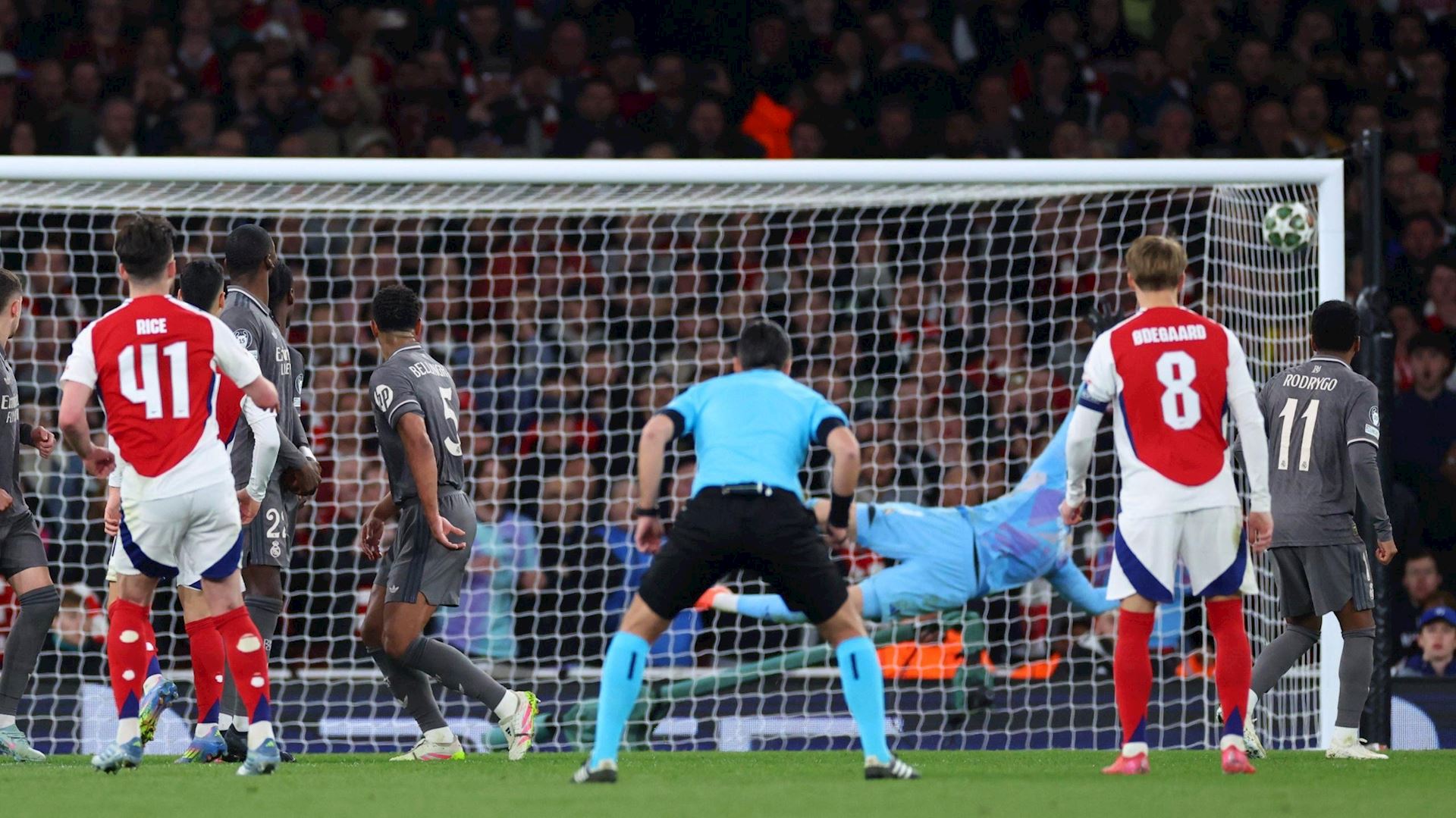 ky-thuat-sut-phat-bong-da