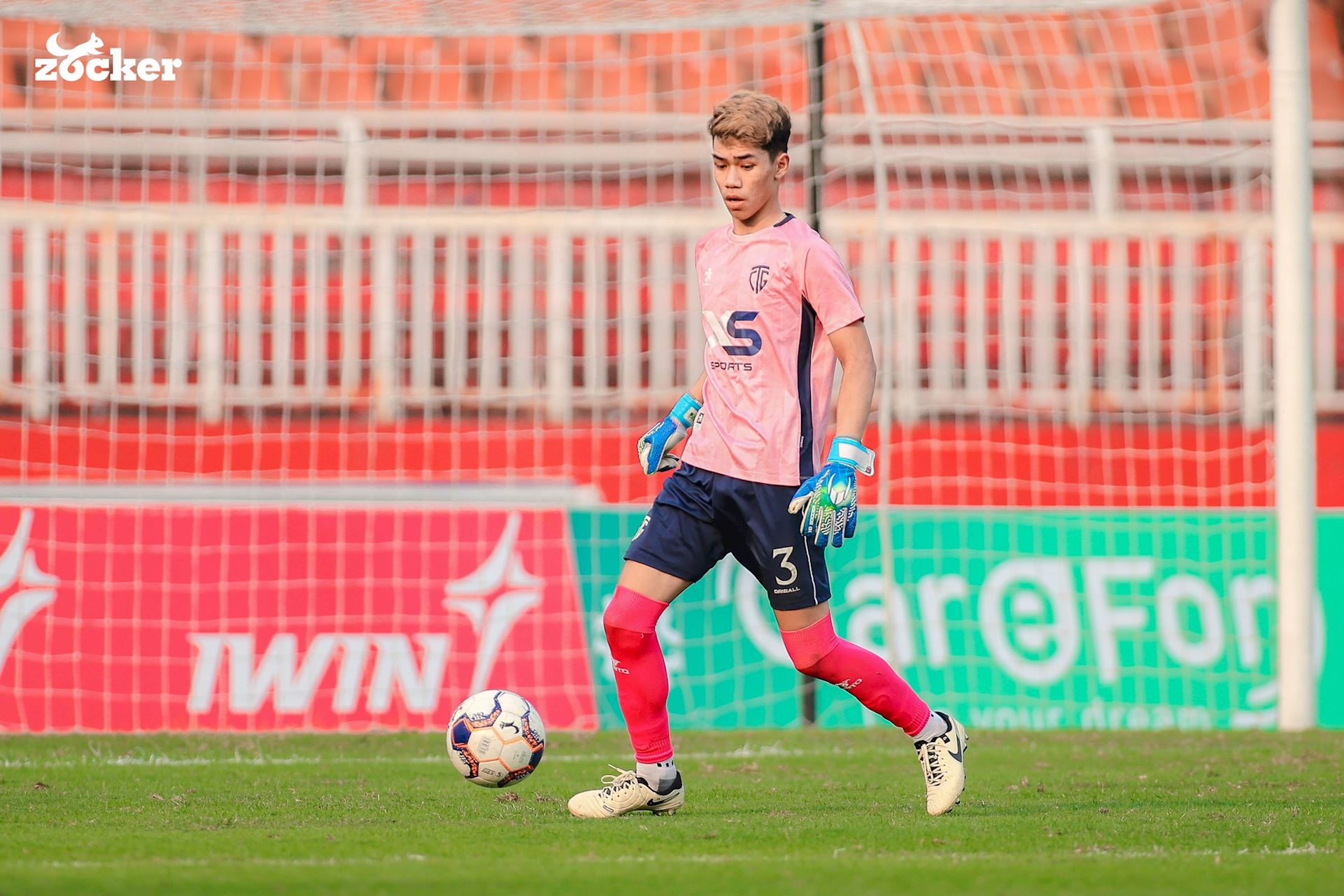 luat-thi-dau-bong-da-san-7-4