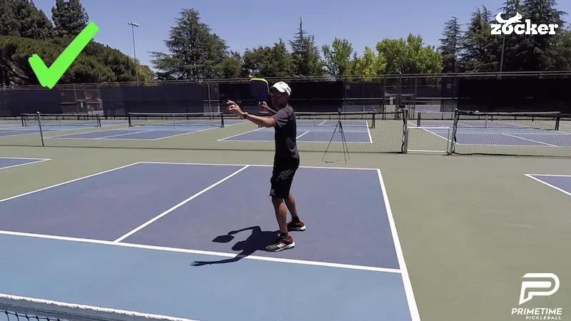 luu-y-thuc-hien-overhead-smash-pickleball