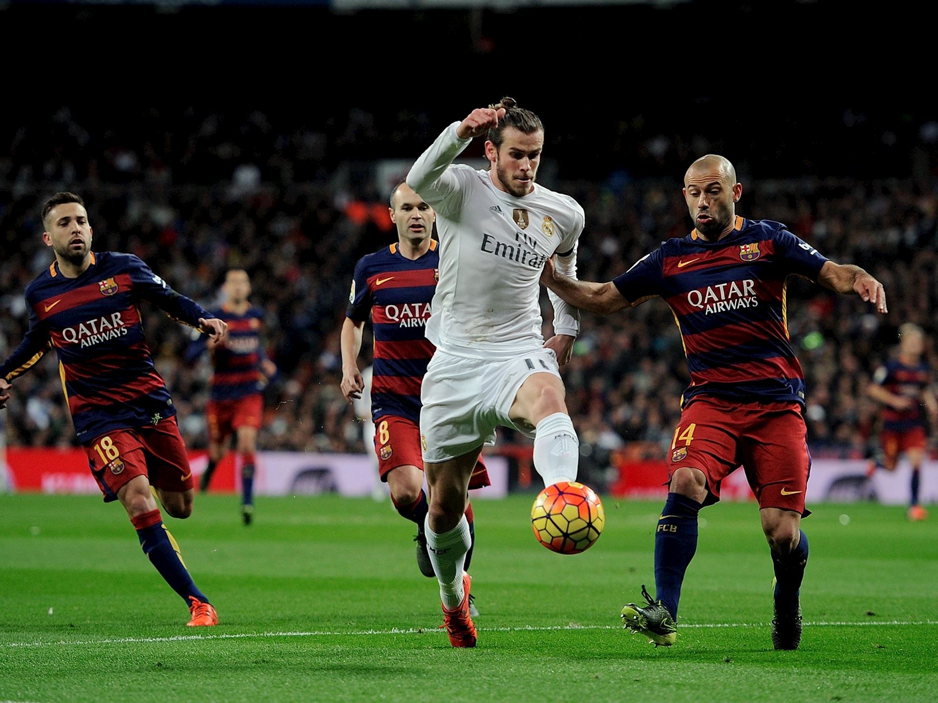 mascherano-tien-ve-danh-chan