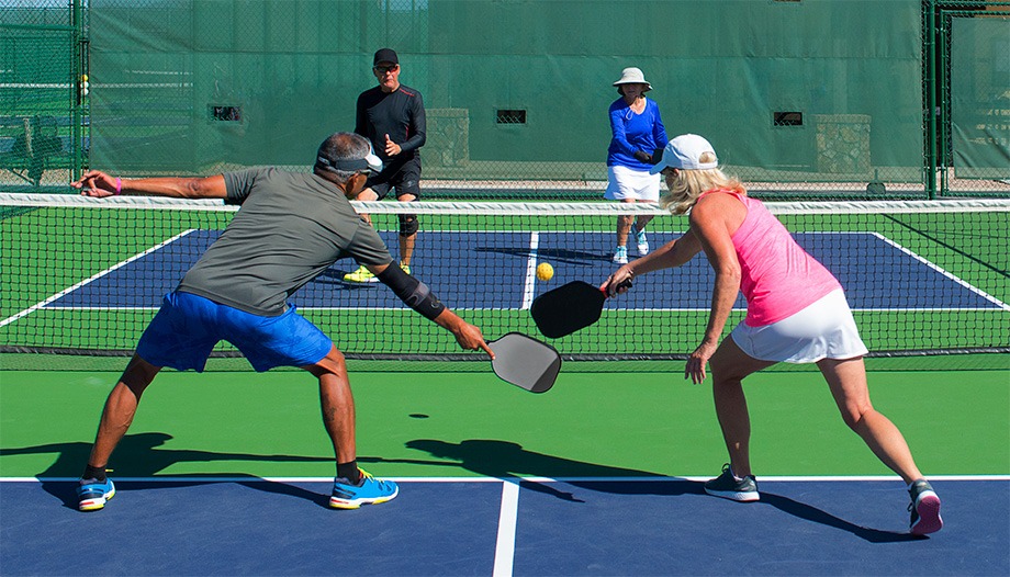 on-dinh-hay-toc-do-khi-choi-pickleball