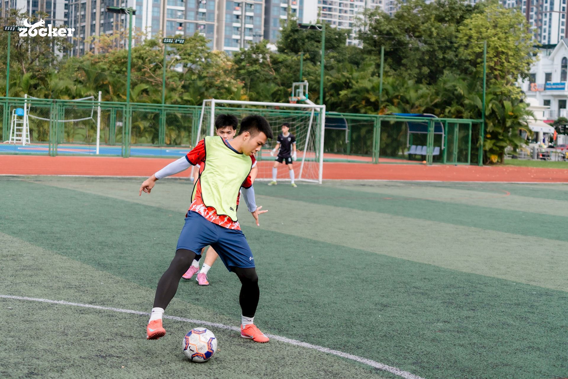 tap-luyen-bong-da-san-7-2