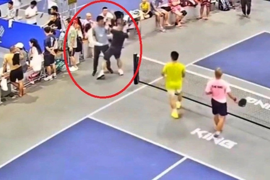 vdv-pickleball-danh-trong-tai