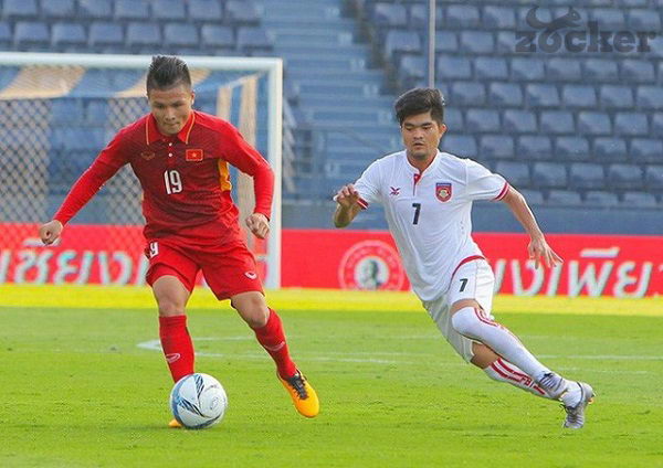 Cầu thủ Quang Hải đi giày bóng đá size bao nhiêu?