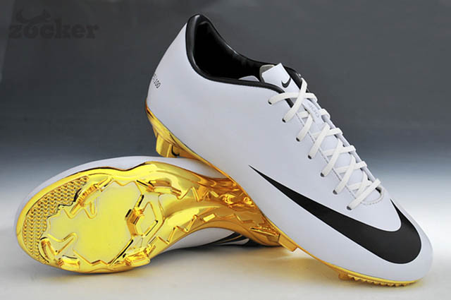 Những mẫu giày đá bóng kỷ niệm quả bóng vàng của M10 và CR7