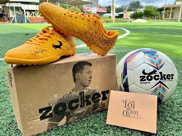 Tại sao nên chuyển từ giày bata sang Zocker khi đá bóng