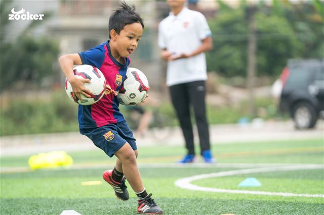 ZOCKER DENVER LĂN TRÊN SÂN ĐẠI LÂM - ƯƠM MẦM ĐAM MÊ CHO TÀI NĂNG NHÍ BẮC NINH